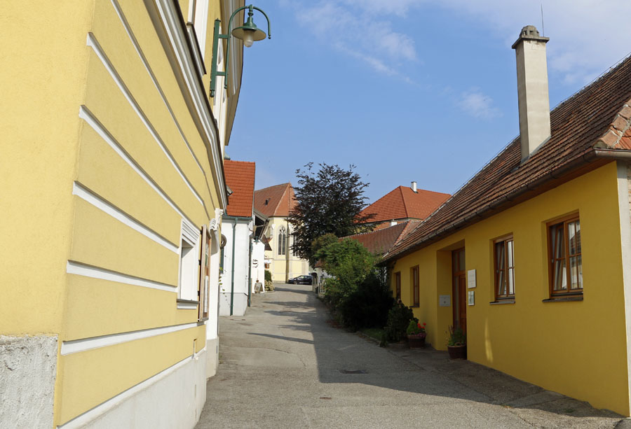 Putz: Glatte Wandflächen, Streifen, Lisenen, Gesimse